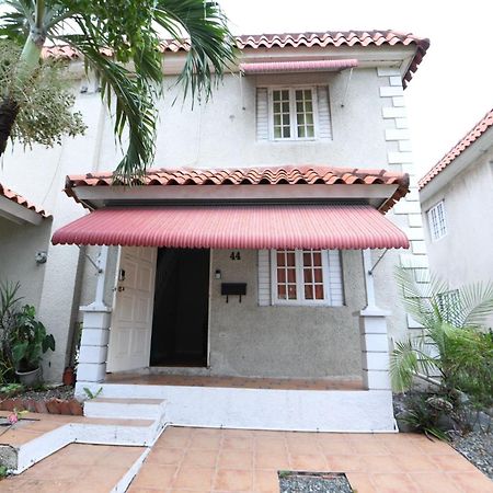 Cozy 2 Bedroom Townhouse In Gated Community, Kgn8 Newly Installed Solar Hot Water System Kingston Zewnętrze zdjęcie
