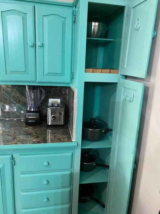 Cozy 2 Bedroom Townhouse In Gated Community, Kgn8 Newly Installed Solar Hot Water System Kingston Zewnętrze zdjęcie