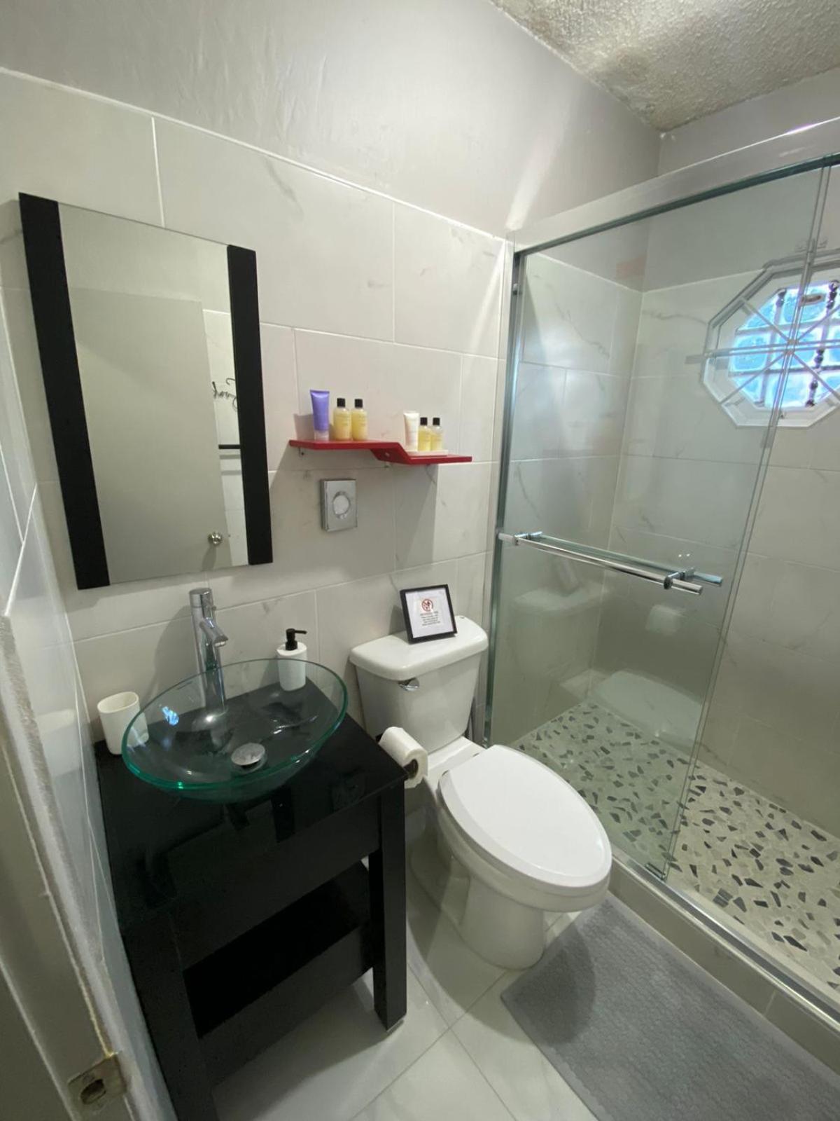Cozy 2 Bedroom Townhouse In Gated Community, Kgn8 Newly Installed Solar Hot Water System Kingston Zewnętrze zdjęcie