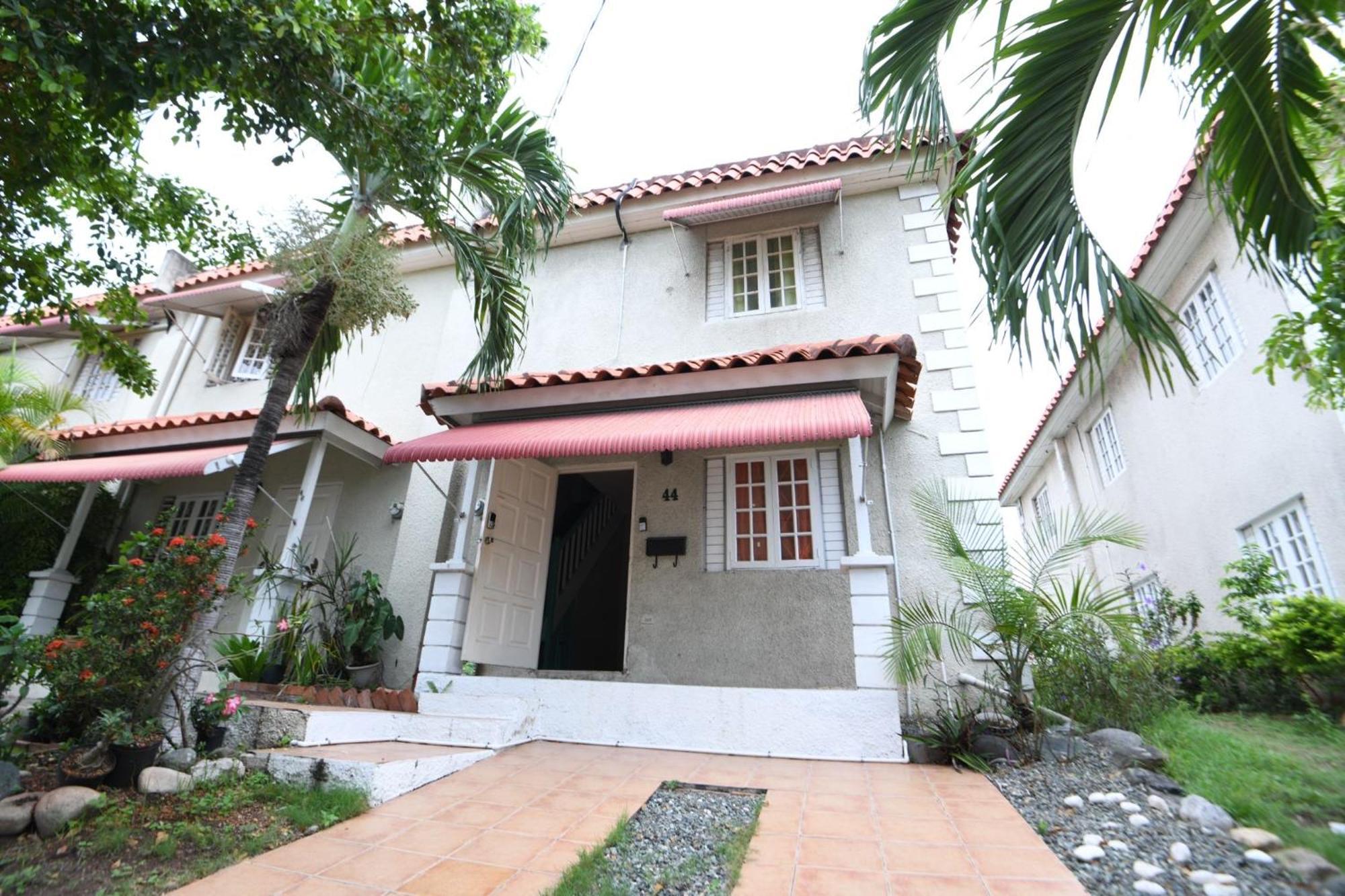 Cozy 2 Bedroom Townhouse In Gated Community, Kgn8 Newly Installed Solar Hot Water System Kingston Zewnętrze zdjęcie