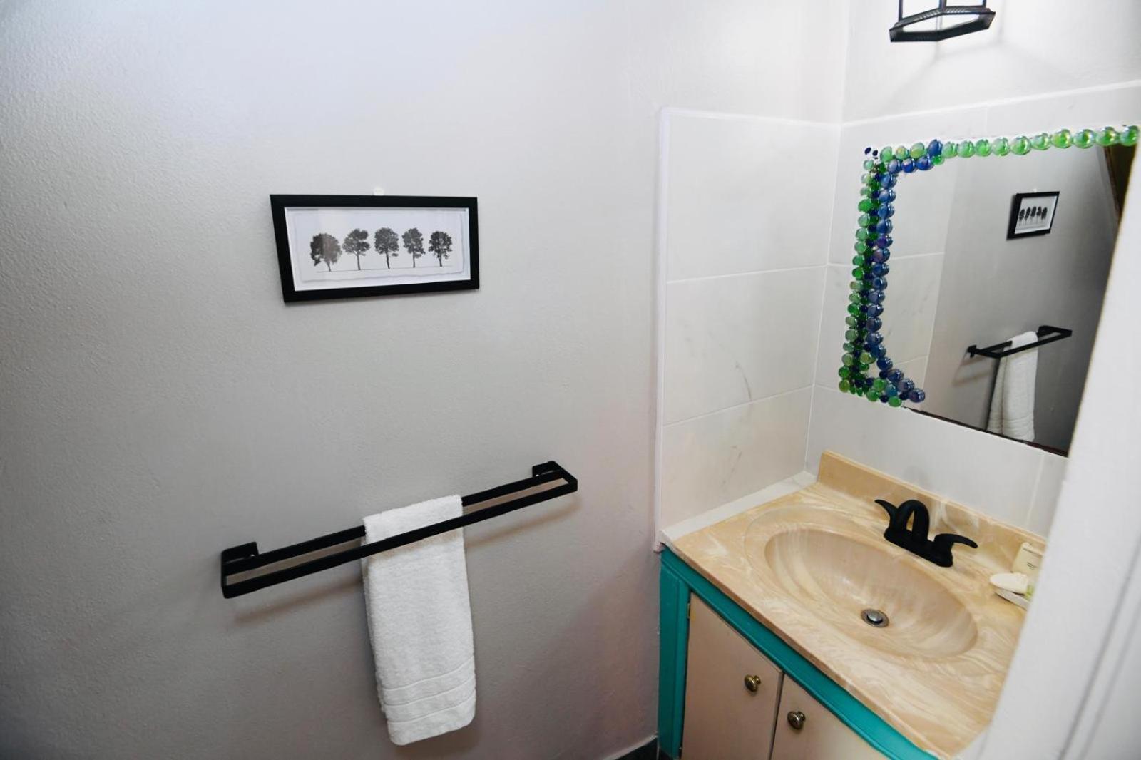 Cozy 2 Bedroom Townhouse In Gated Community, Kgn8 Newly Installed Solar Hot Water System Kingston Zewnętrze zdjęcie